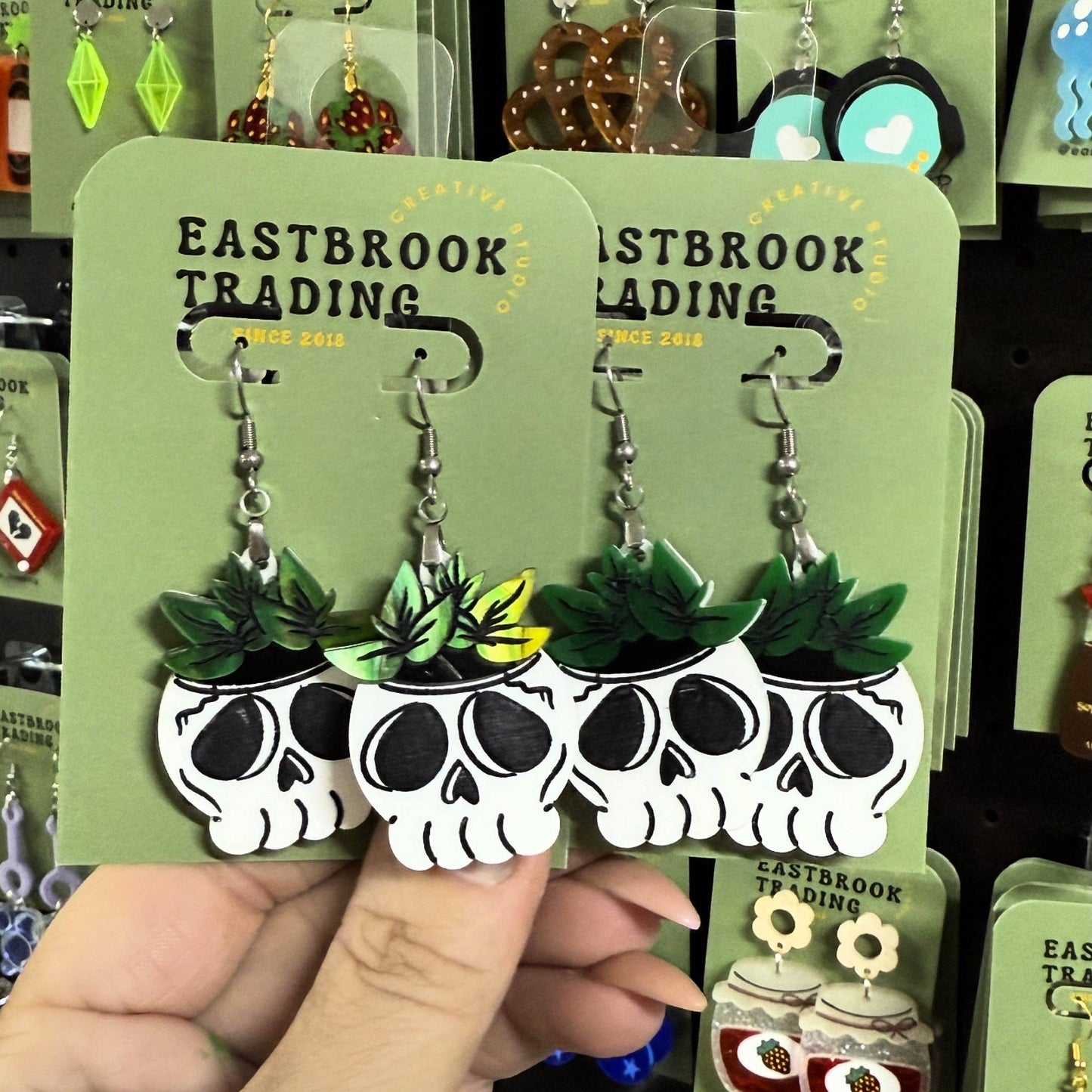 Skull Planter earrings