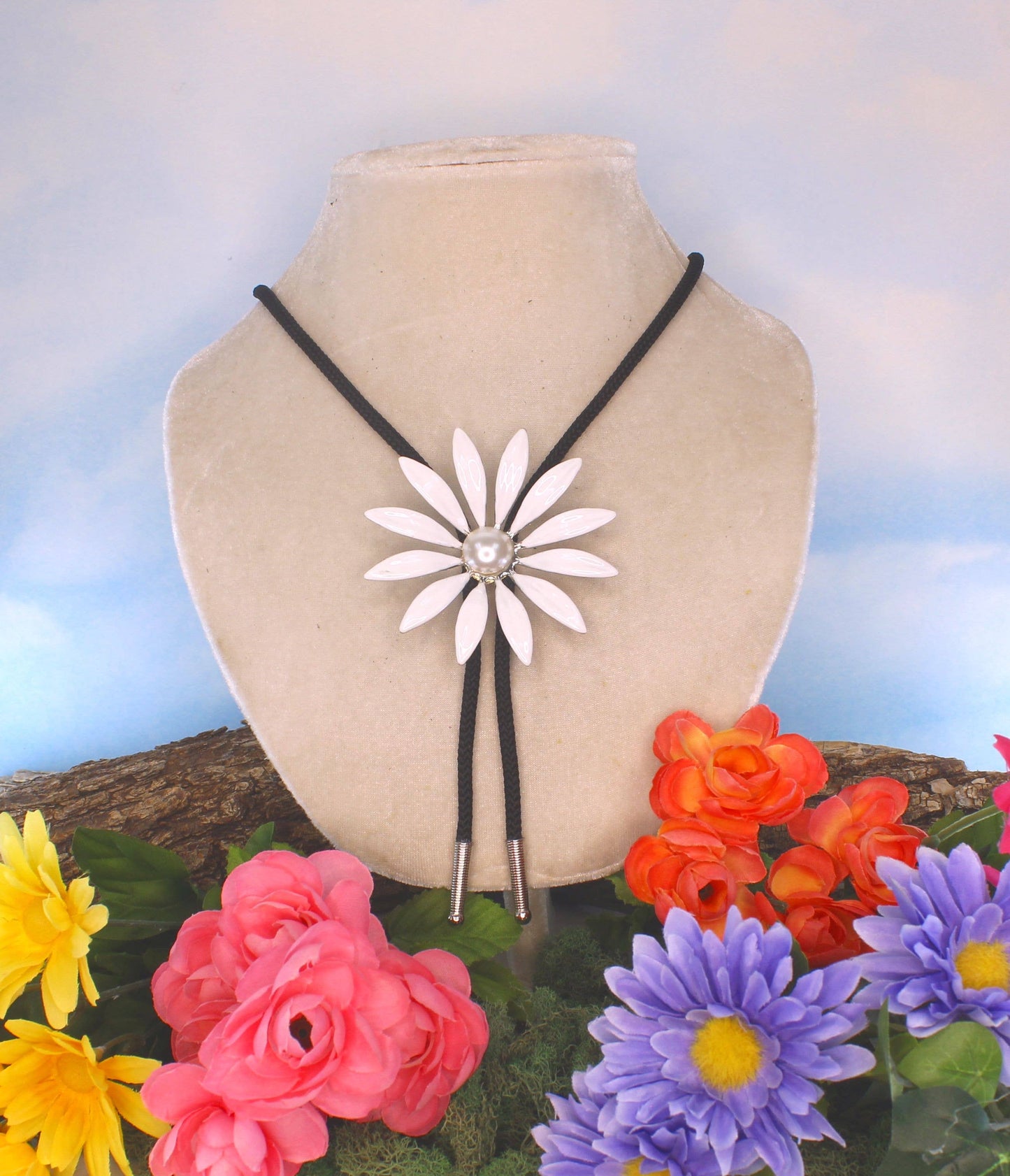 Enamel Daisy Bolo Tie