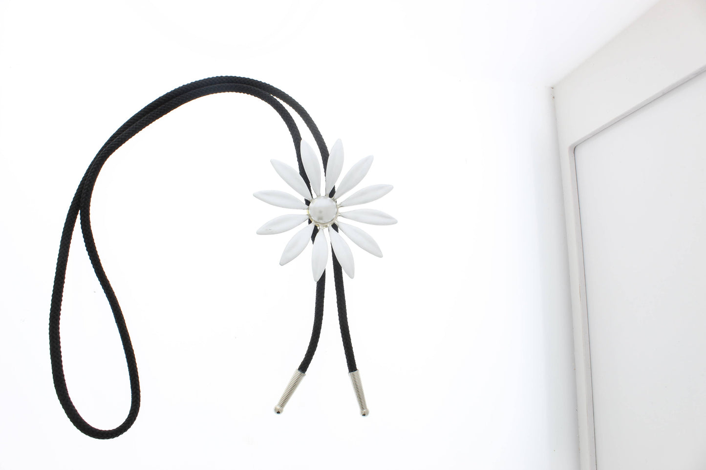 Enamel Daisy Bolo Tie
