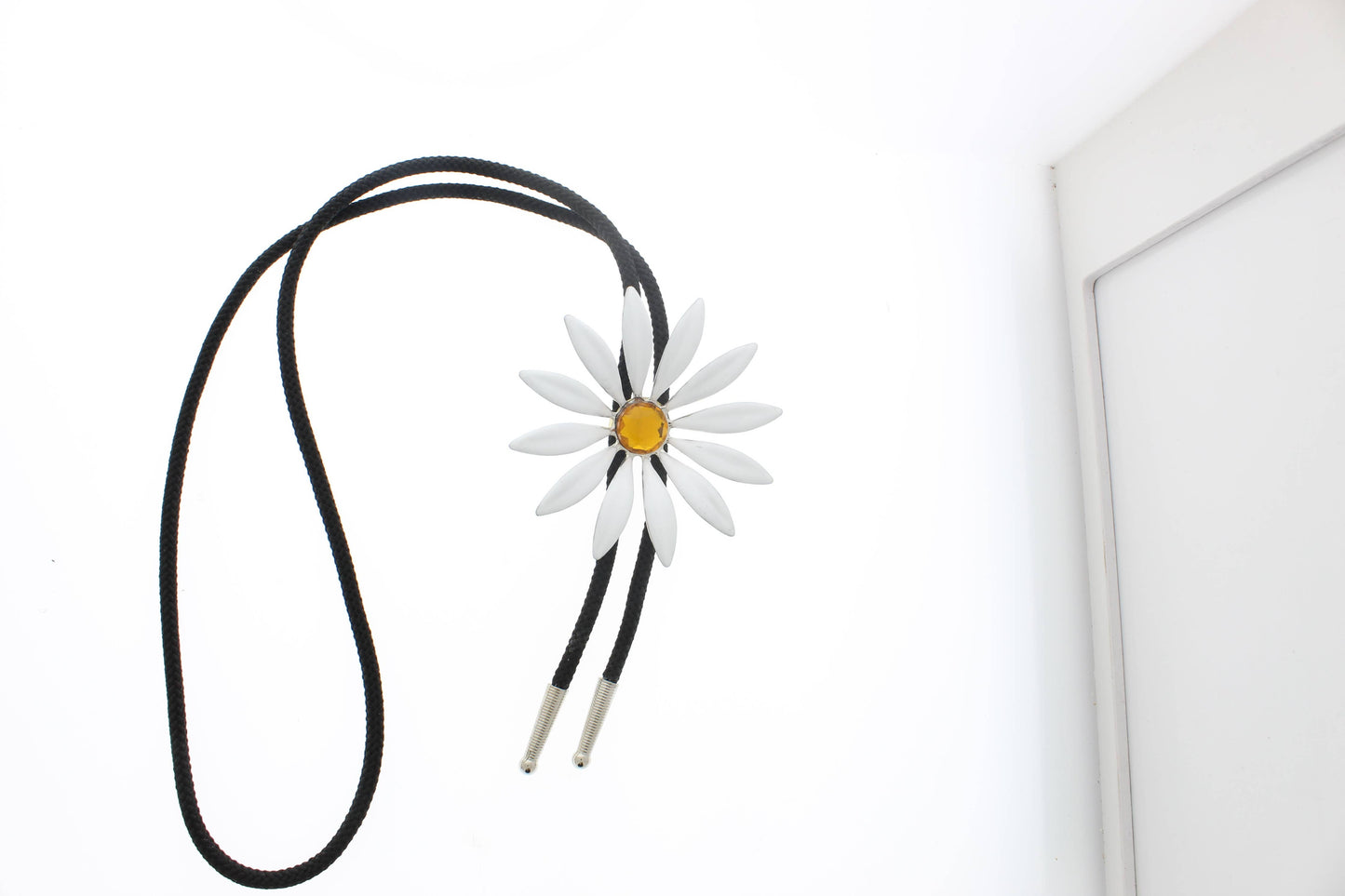 Enamel Daisy Bolo Tie