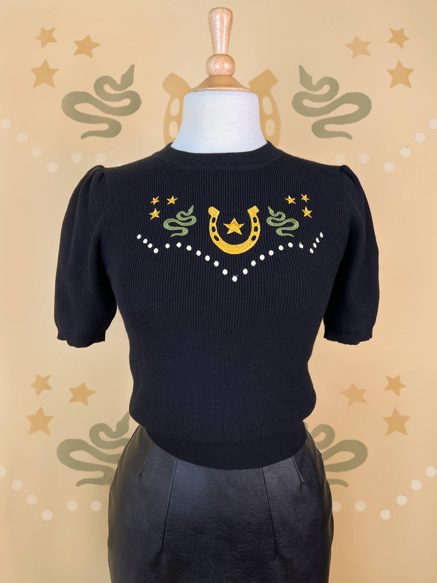 Lucky Horseshoe Short Sleeve Sweater in Black