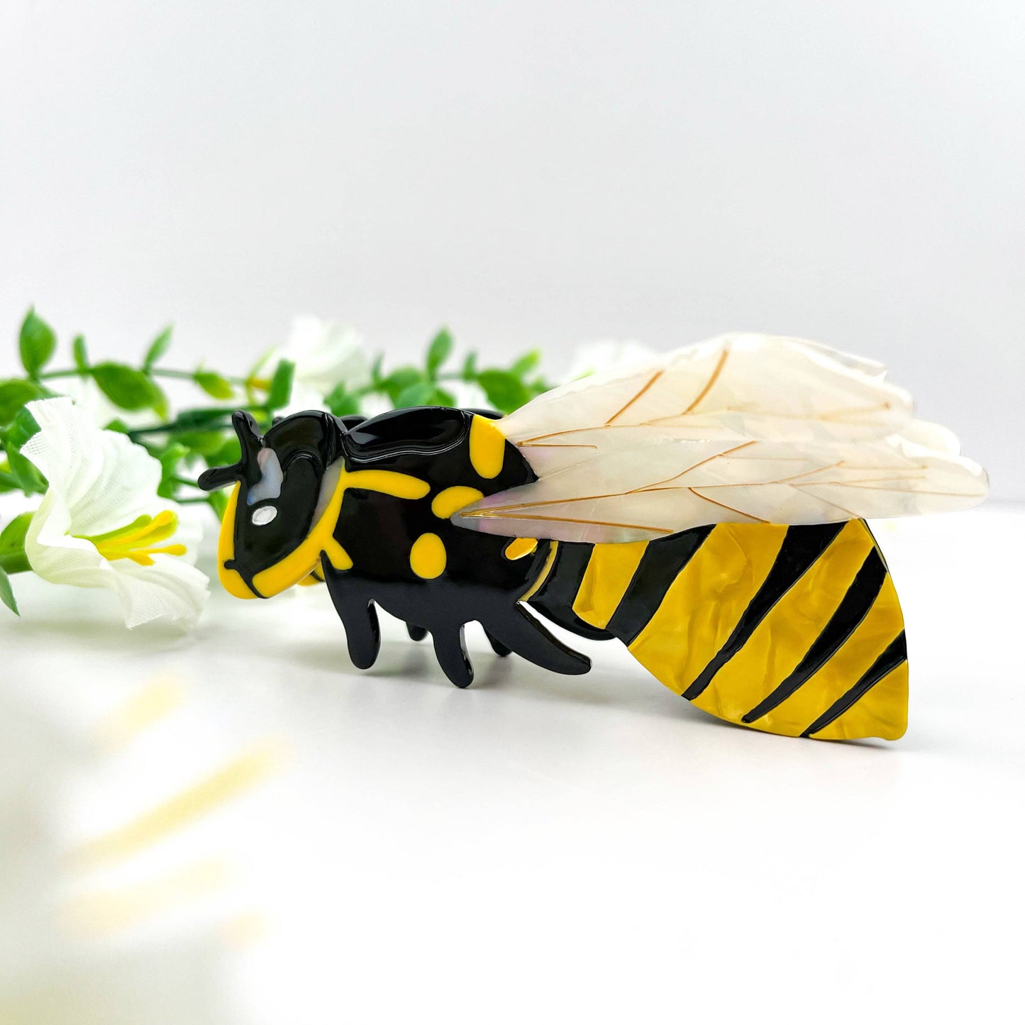 🐝 Queen Bee Elegance – Acetate Honeybee Claw Clip