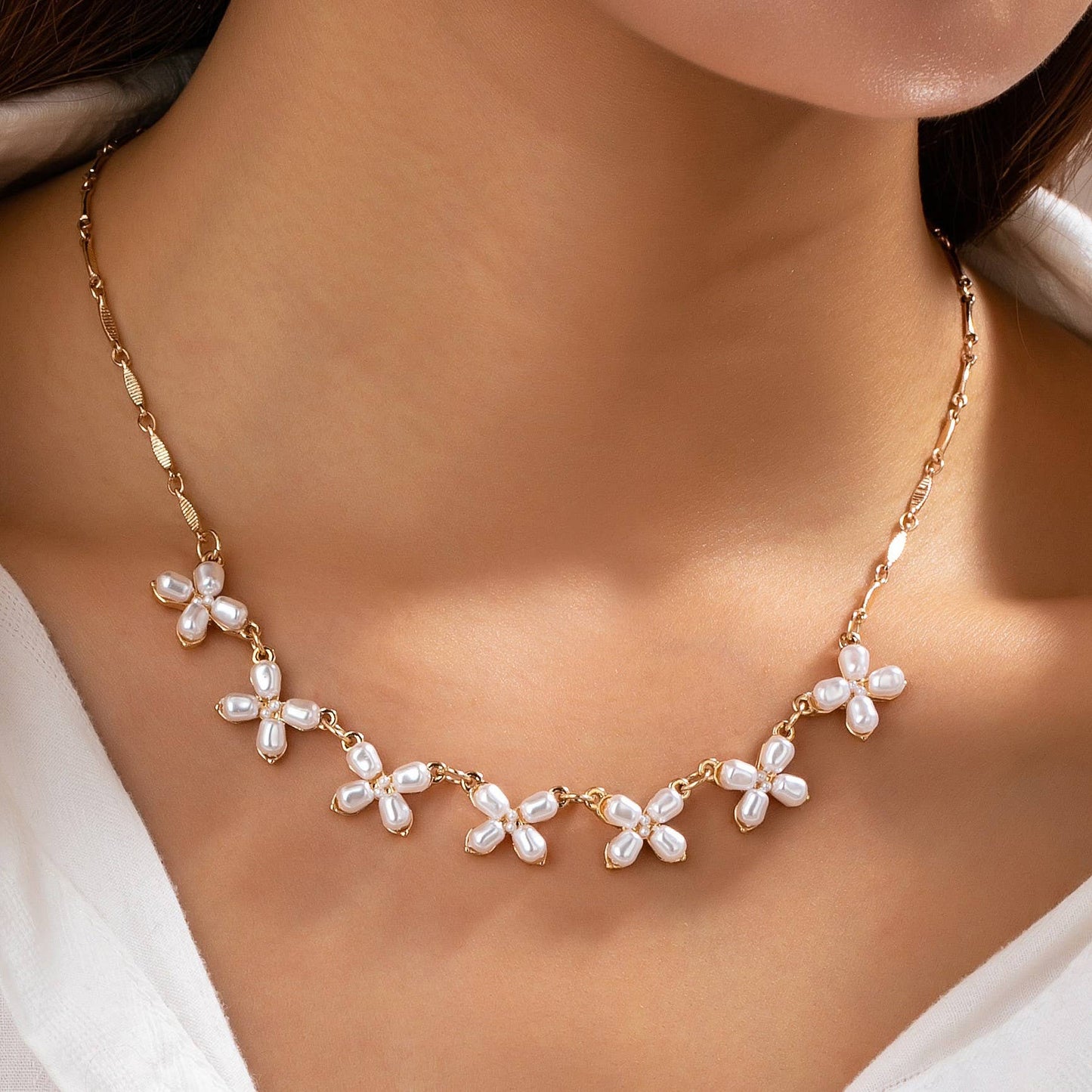 Charm Necklace-Delicate Pearl Flower