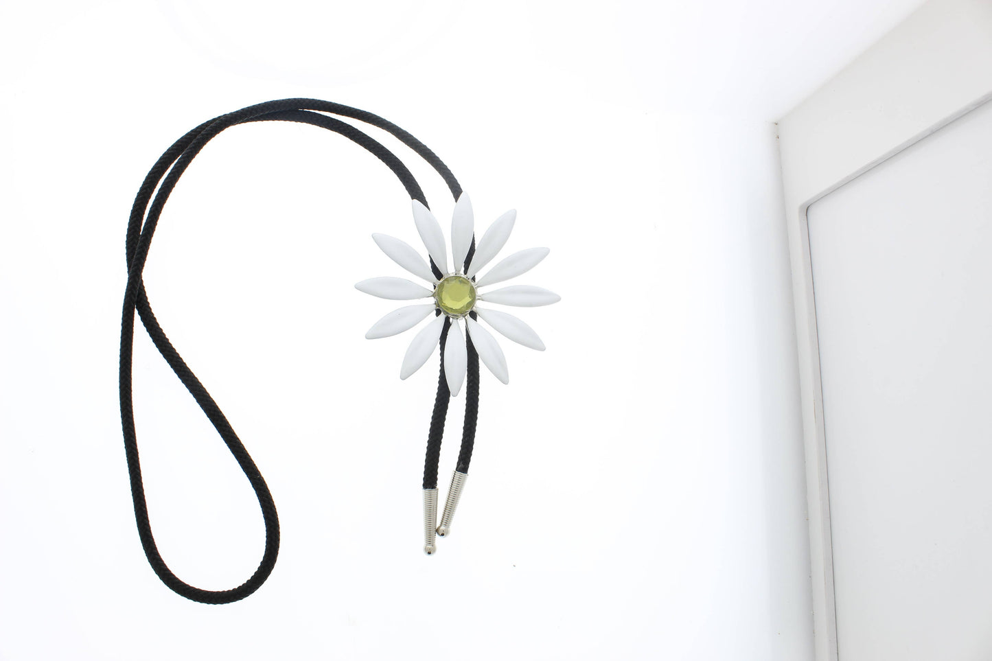 Enamel Daisy Bolo Tie