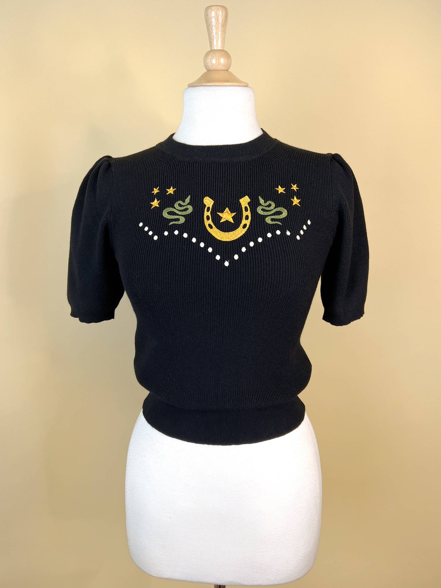 Lucky Horseshoe Short Sleeve Sweater in Black