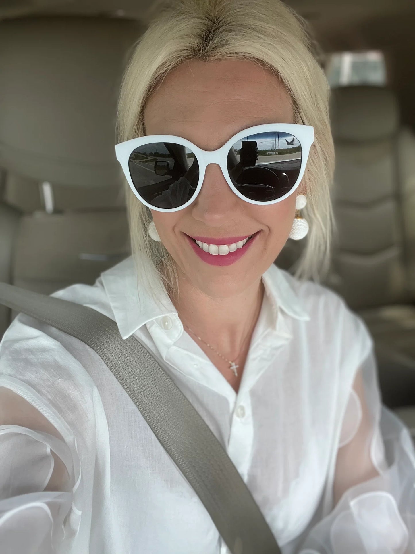 “Gloria” in White