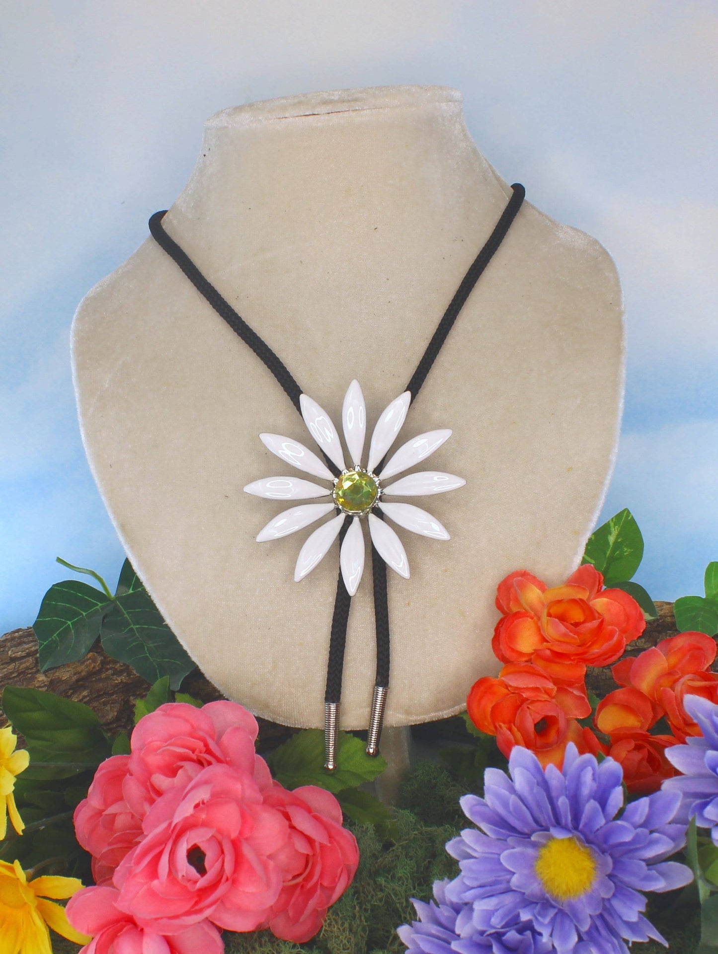 Enamel Daisy Bolo Tie