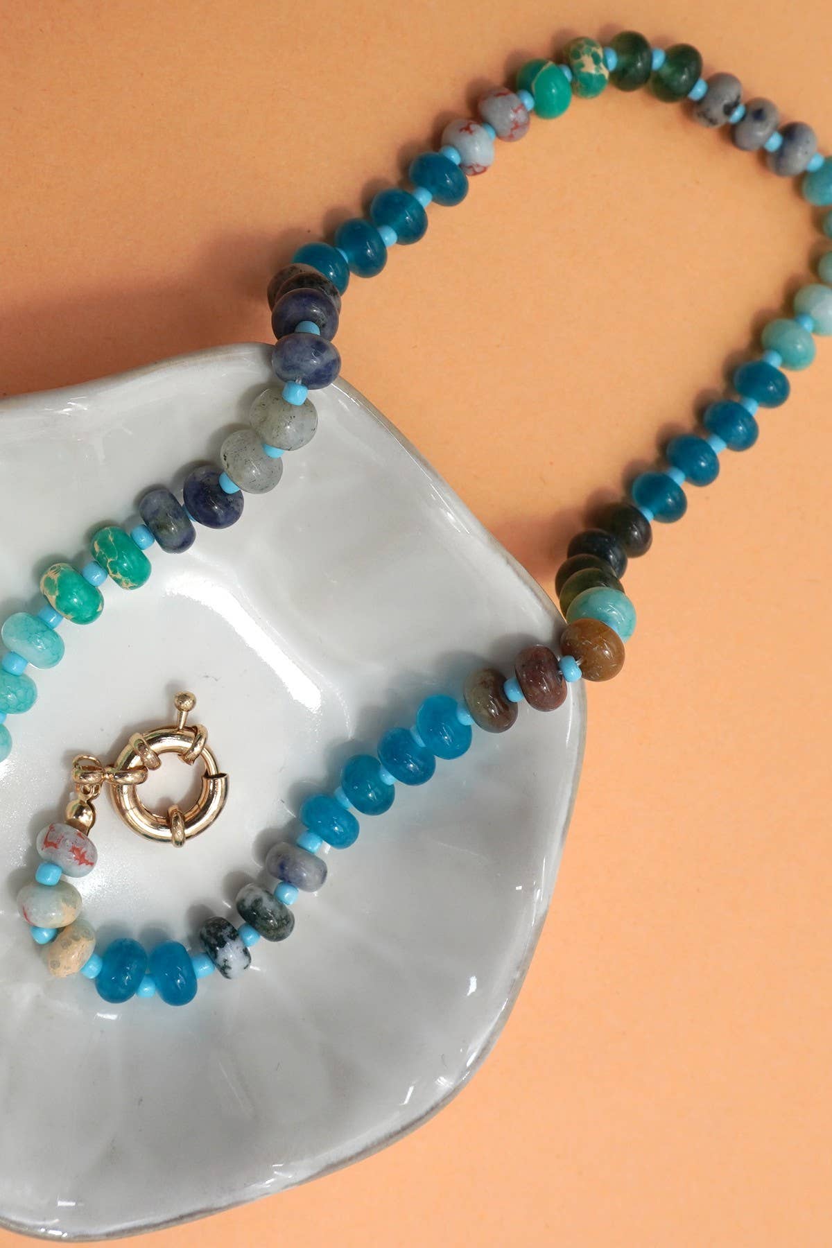 NATURAL STONE SPRING CLASP BEADED NECKLACE