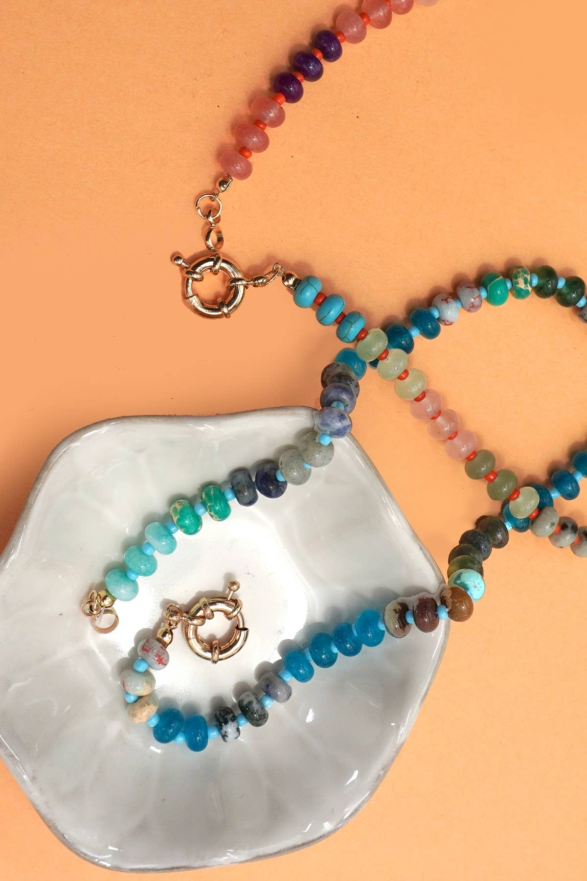 NATURAL STONE SPRING CLASP BEADED NECKLACE