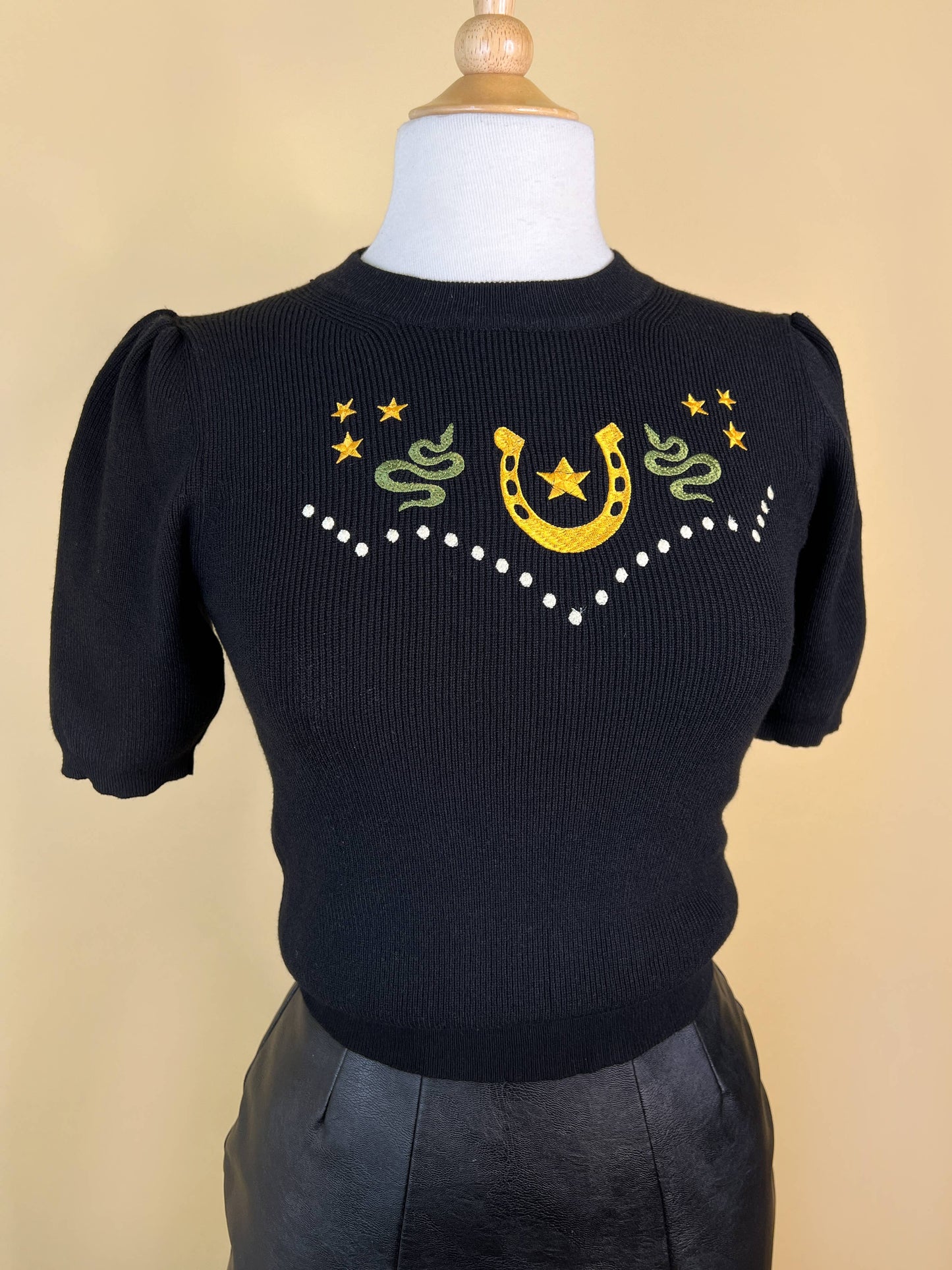 Lucky Horseshoe Short Sleeve Sweater in Black