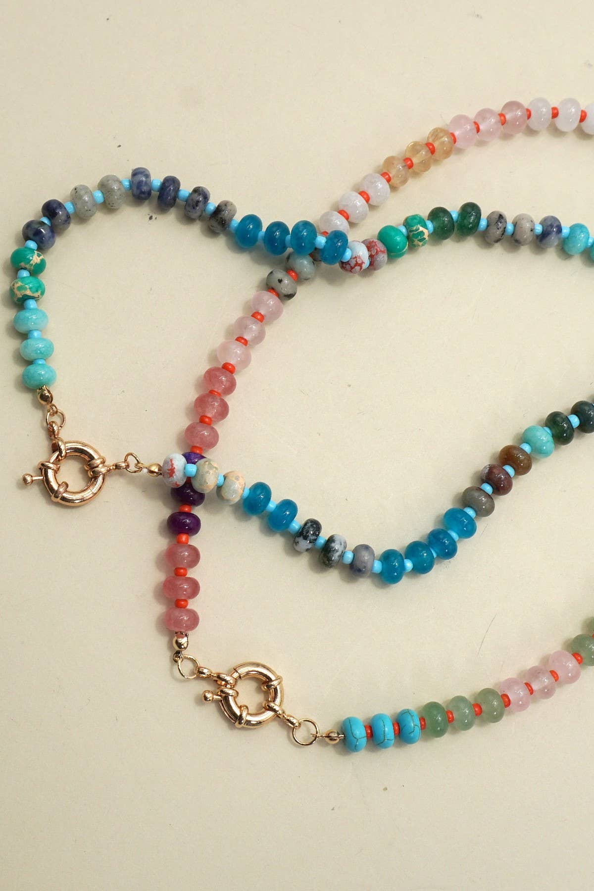 NATURAL STONE SPRING CLASP BEADED NECKLACE