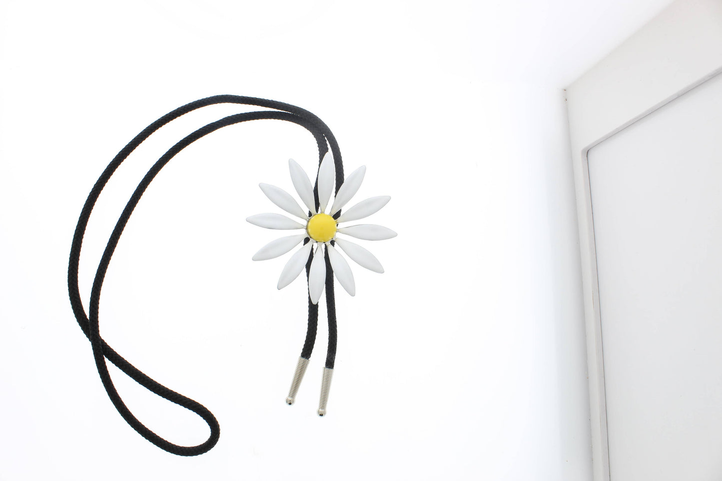 Enamel Daisy Bolo Tie